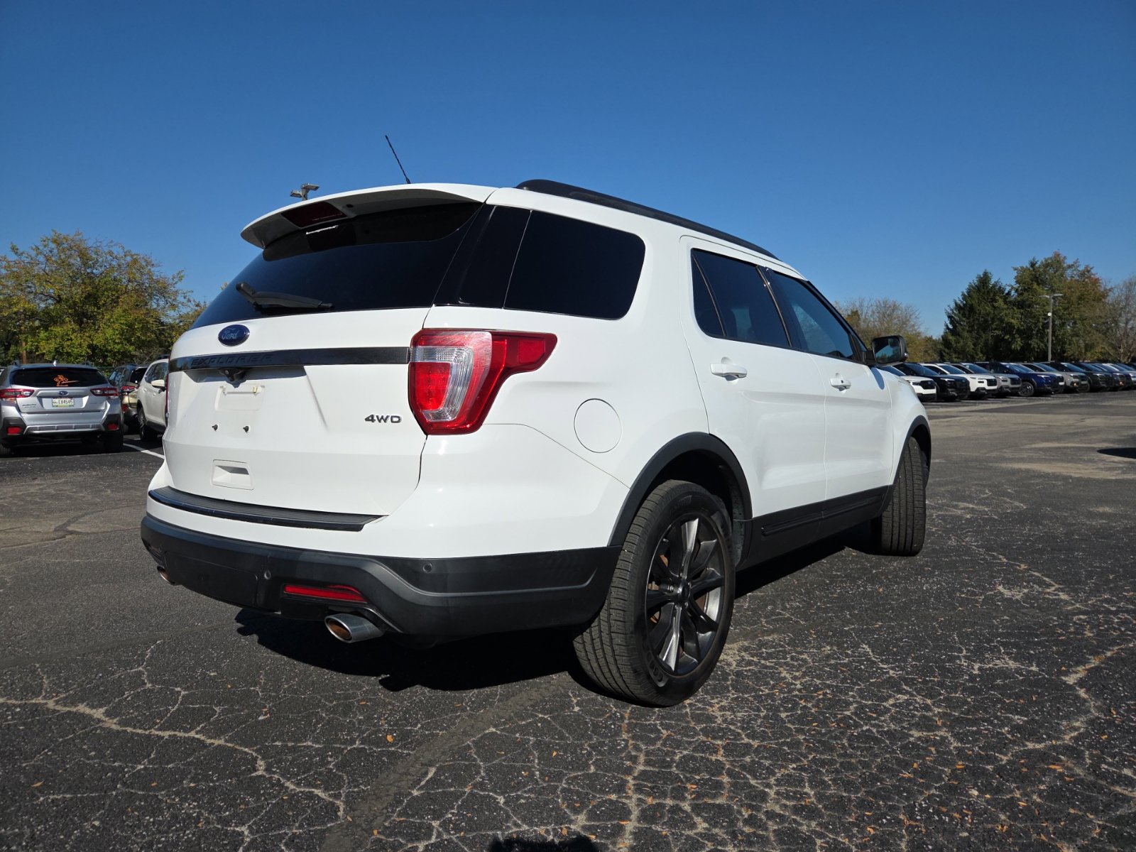 Used 2018 Ford Explorer XLT w/ Equipment Group 202A AWD/4WD image 5