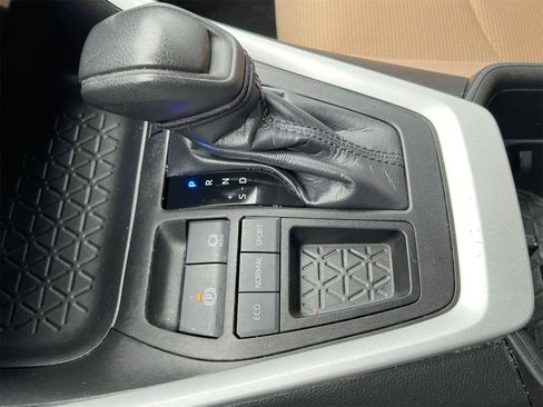 Used 2022 Toyota RAV4 LE image 33