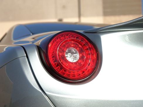Used 2017 Ferrari California T RWD image 34