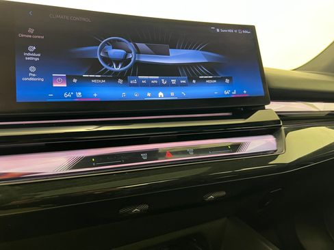 Used 2025 BMW i5 eDrive40i image 27