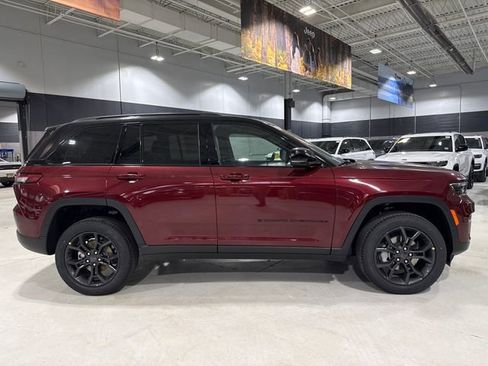 New 2025 Jeep Grand Cherokee Limited image 8