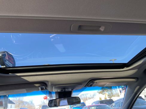 Used 2018 Toyota Camry SE w/ Moonroof Package image 10