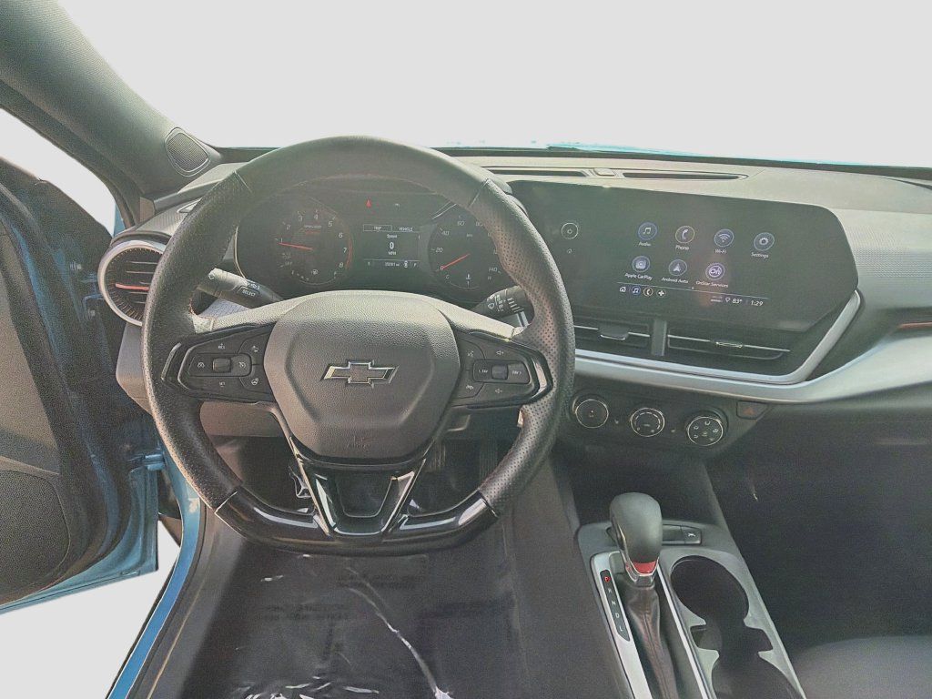 Used 2025 Chevrolet Trax RS w/ Driver Confidence Package FWD image 35