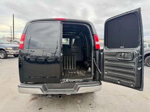 Used 2017 Chevrolet Express 2500 image 5