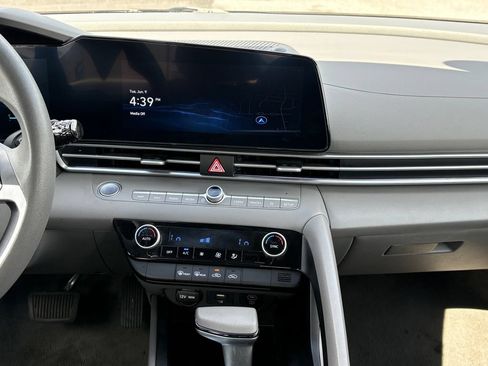 Used 2024 Hyundai Elantra SEL FWD image 18