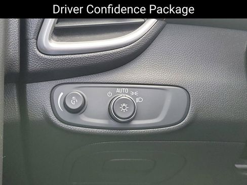 Certified 2020 Chevrolet Trax LT w/ Sun & Sound Package image 13