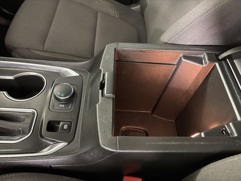 Used 2020 Chevrolet Traverse LT image 38