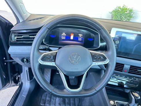 Used 2025 Volkswagen Jetta SE image 28