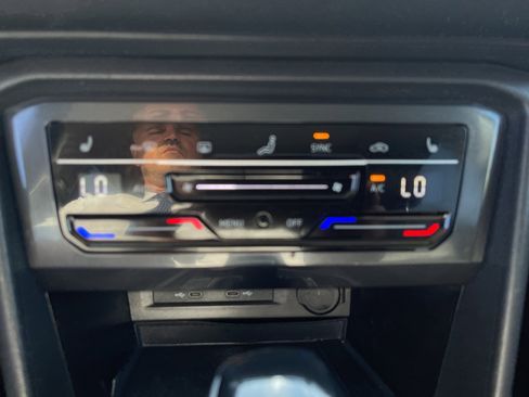 Used 2022 Volkswagen Tiguan SE image 26