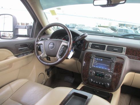 Used 2014 GMC Sierra 2500 Denali w/ Suspension Package, Off-Road image 24