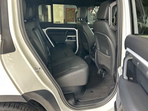 Used 2024 Land Rover Defender 110 S image 28