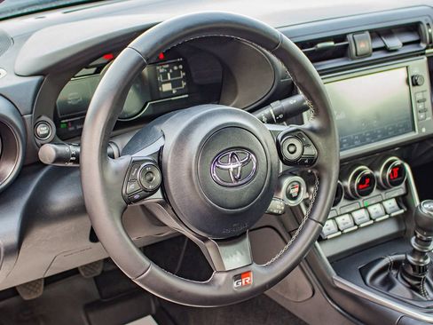 Used 2022 Toyota GR86 w/ ALL Weather Mat Package (TMS) image 17