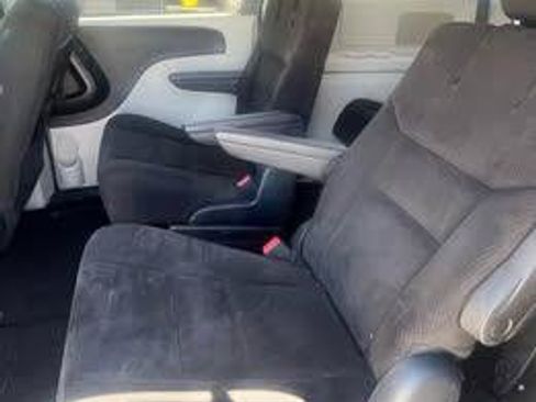 Used 2018 Dodge Grand Caravan SXT FWD image 13