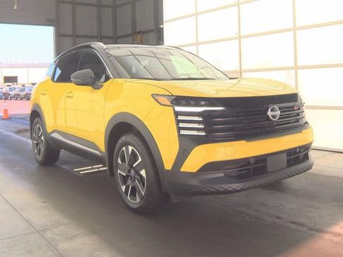 Used 2025 Nissan Kicks SR FWD image 11