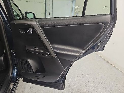 Used 2017 Toyota RAV4 SE AWD/4WD image 33