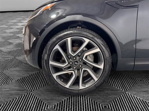 New 2025 Land Rover Discovery S image 14