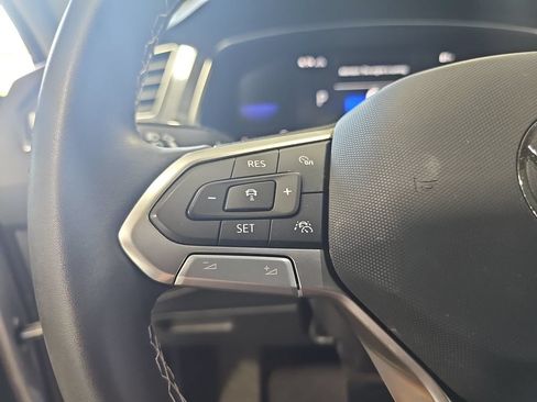Used 2023 Volkswagen Tiguan SE w/ Panoramic Sunroof Package AWD/4WD image 16