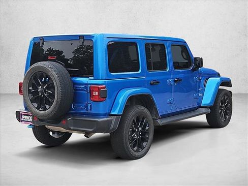 Used 2022 Jeep Wrangler Unlimited Sahara w/ Cold Weather Group AWD/4WD image 5