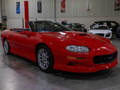 Used 2002 Chevrolet Camaro Z28 w/ SS Performance/Appearance Pkg RWD image 8