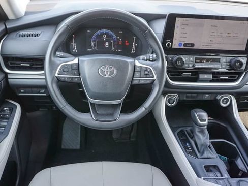 Used 2025 Toyota Grand Highlander FWD image 11