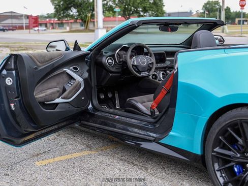 Used 2019 Chevrolet Camaro ZL1 RWD image 44