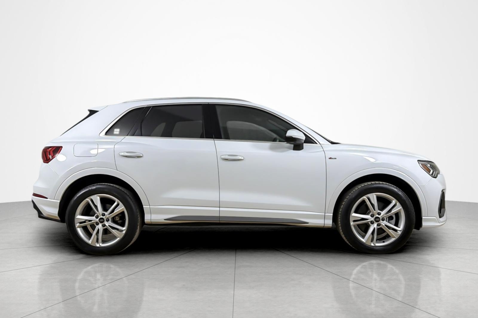 Used 2023 Audi Q3 2.0T Premium Plus w/ Premium Plus Package AWD/4WD image 6