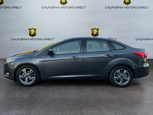 Used 2018 Ford Focus SE w/ SE Appearance Package image 8