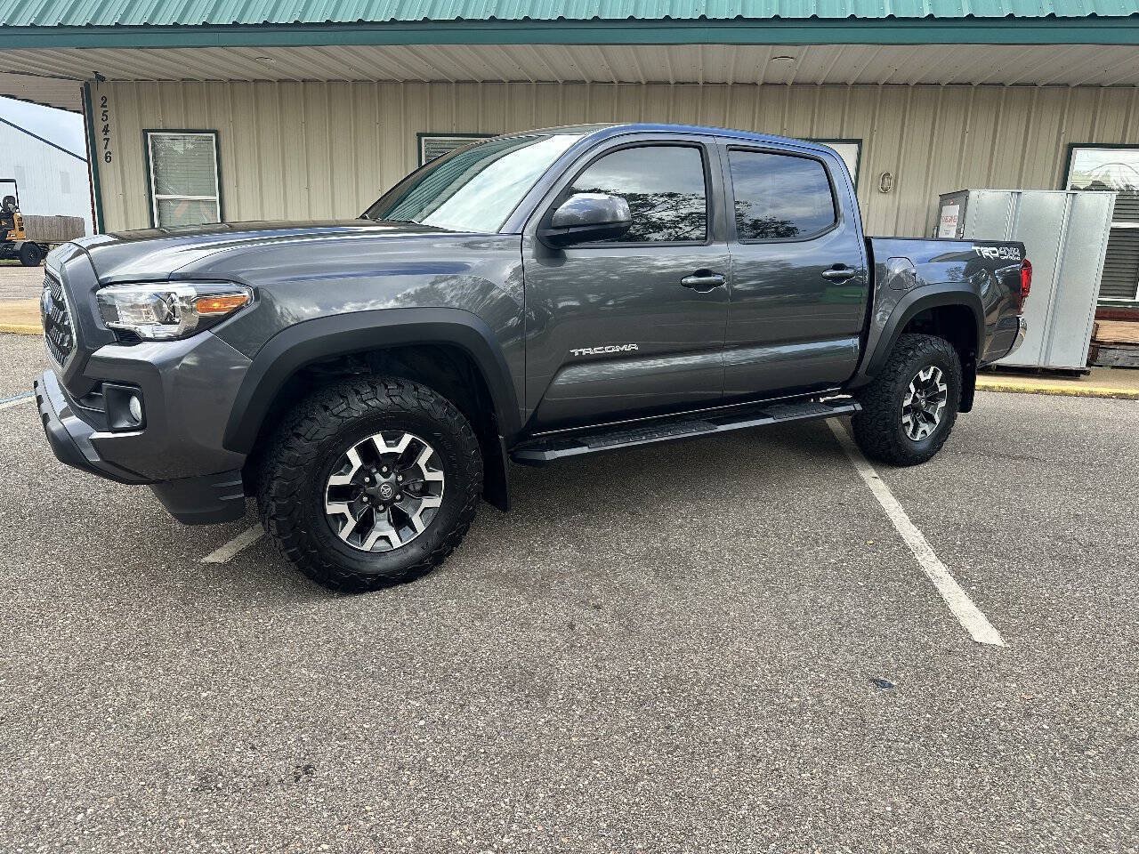 Used 2019 Toyota Tacoma TRD Off-Road AWD/4WD image 2