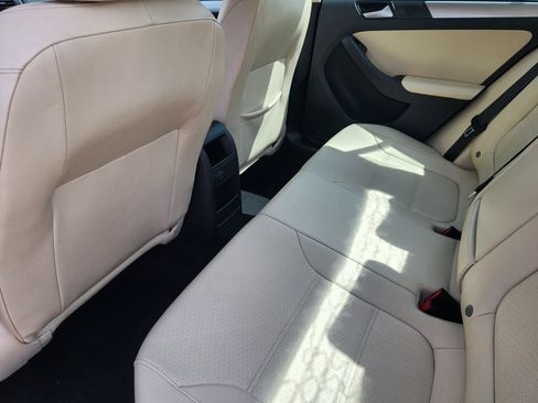 Used 2017 Volkswagen Jetta SE FWD image 22