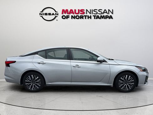 Certified 2023 Nissan Altima 2.5 SV FWD image 9