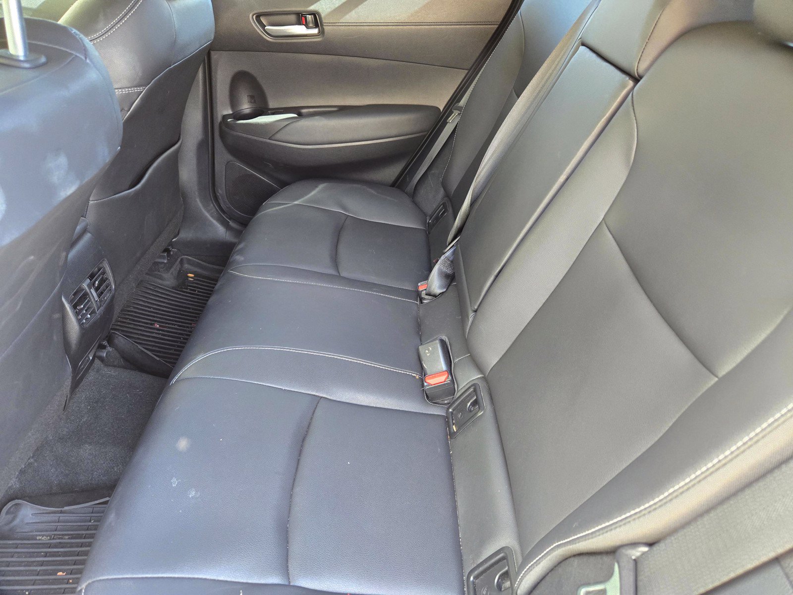 Used 2023 Toyota Corolla Cross XLE w/ Convenience Package FWD image 12
