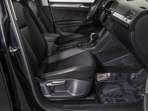 Used 2023 Volkswagen Tiguan SE w/ Panoramic Sunroof Package image 46