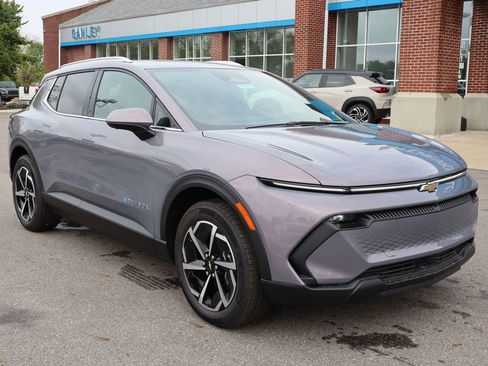 New 2026 Chevrolet Equinox EV LT image 3