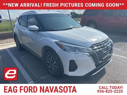 Used 2023 Nissan Kicks SV FWD image 1