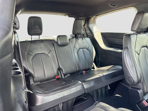 Used 2025 Chrysler Pacifica Select FWD image 25