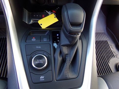 Used 2023 Toyota RAV4 XLE w/ Convenience Package image 26