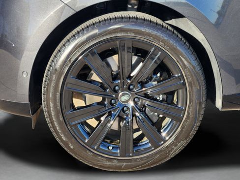 Used 2025 Land Rover Range Rover SE image 11