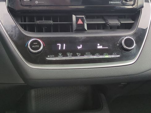 Used 2021 Toyota Corolla LE image 23