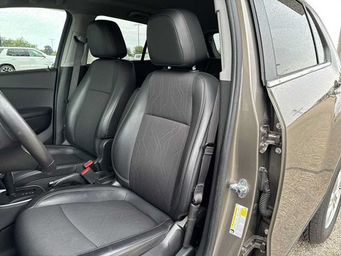Certified 2020 Chevrolet Trax LT w/ LT Convenience Package FWD image 13