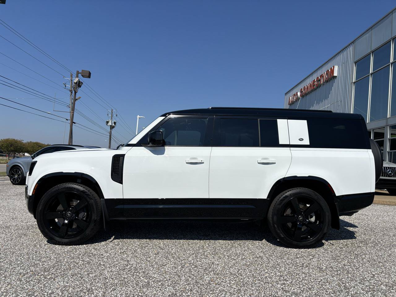 Used 2023 Land Rover Defender 130 X-Dynamic SE AWD/4WD image 5