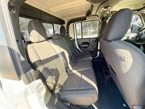 Used 2022 Jeep Gladiator Willys image 29