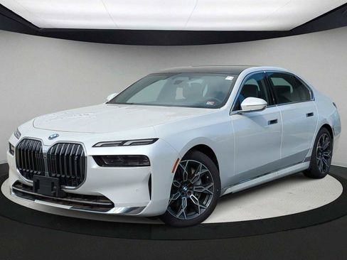 Used 2024 BMW i7 xDrive60 image 1