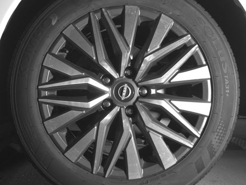 Used 2025 Nissan Altima 2.5 SV FWD image 14
