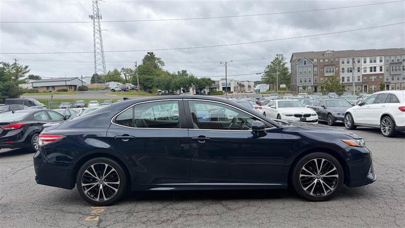 Used 2019 Toyota Camry SE FWD image 4