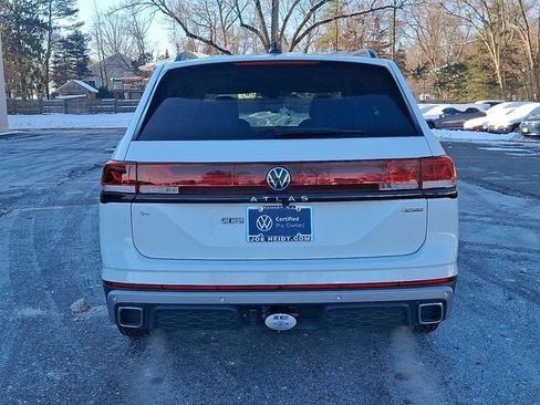 Used 2025 Volkswagen Atlas Peak Edition SE image 9