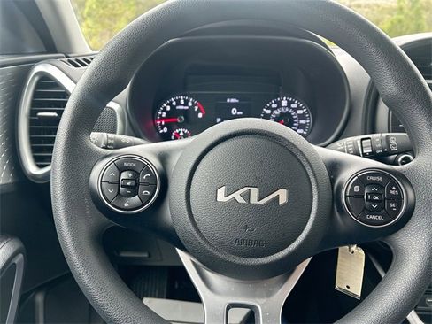 Used 2022 Kia Soul LX image 18