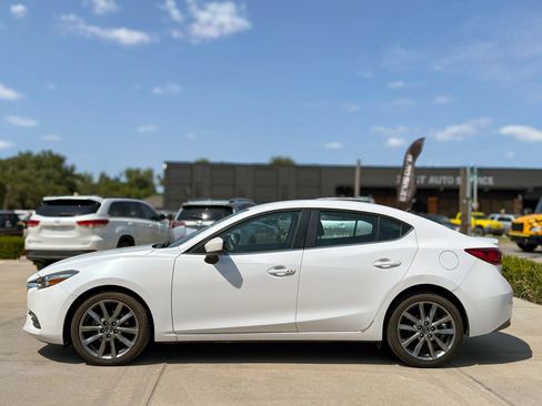 Used 2018 MAZDA MAZDA3 Touring FWD image 4