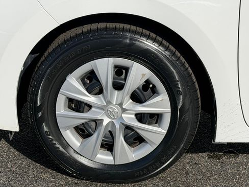 Used 2015 Toyota Corolla L image 12