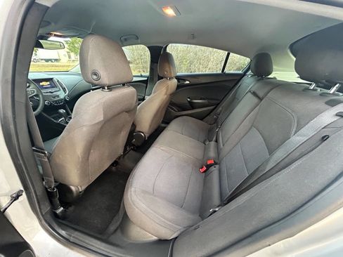 Used 2019 Chevrolet Cruze LT w/ Convenience Package image 13