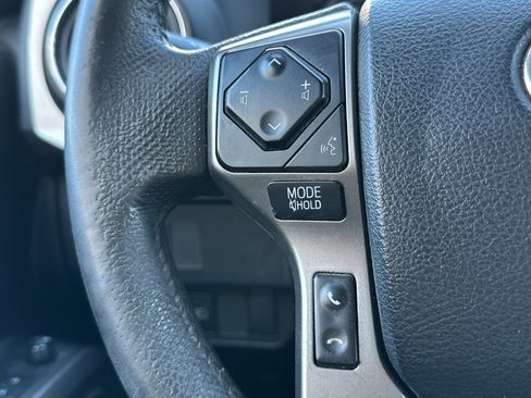 Used 2020 Toyota Tacoma SR5 RWD image 32